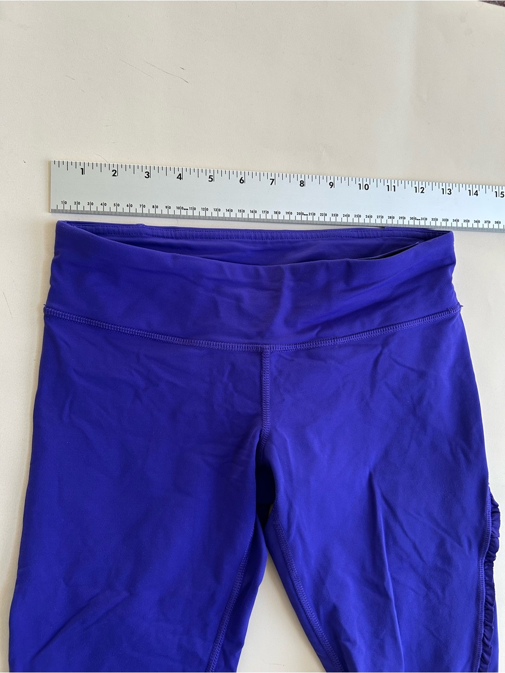 lululemon athletica Capri Leggings in pulple size 6 - Picture 4 of 5